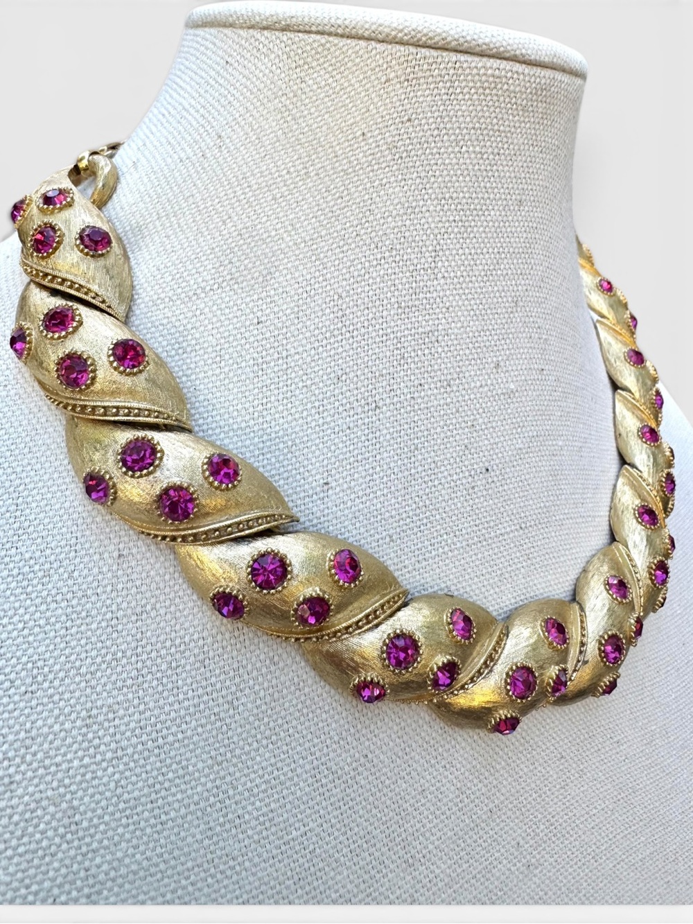 LISNER Rare Vintage Demi Parure Magenta Crystal Necklace & Clip Earring Set - Picture 8 of 15